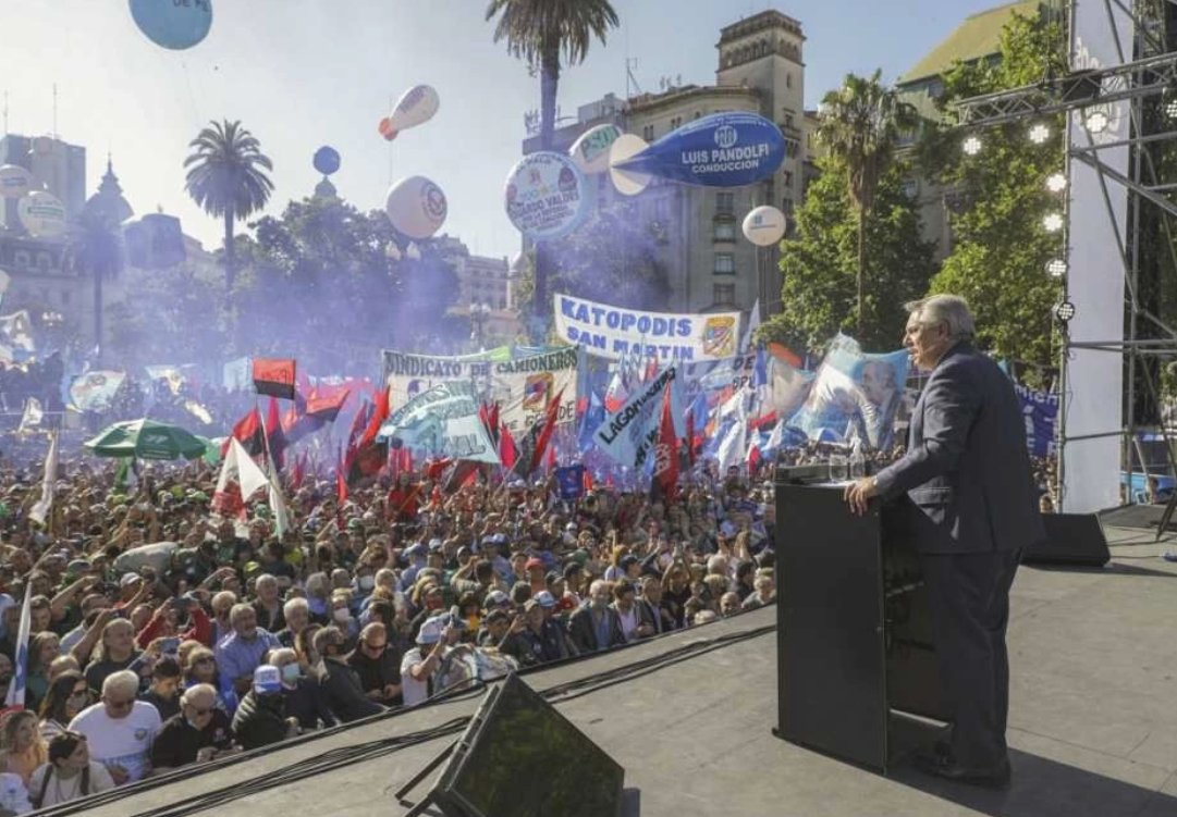 El Gobierno analiza hacer un nuevo acto en la calle el 10 de diciembre | Política