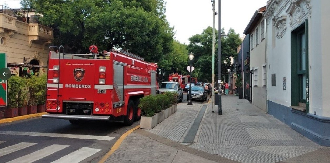 Un hombre fue hospitalizado con quemaduras por incendio en hotel familiar de Palermo | Actualidad