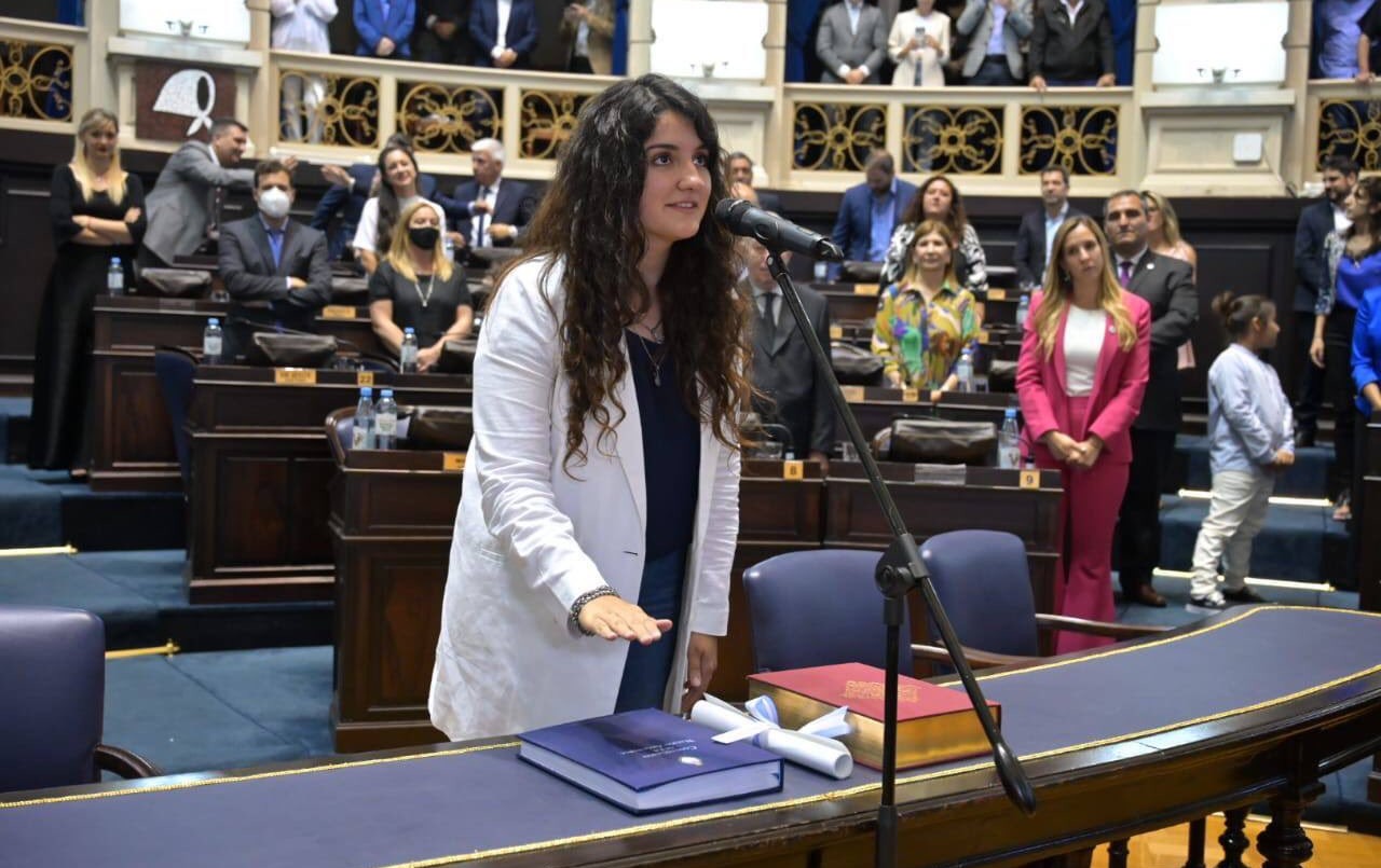 "Vamos a trabajar y militar en cada rincón": asumió la diputada más joven de la historia de la Cámara baja bonaerense | Política