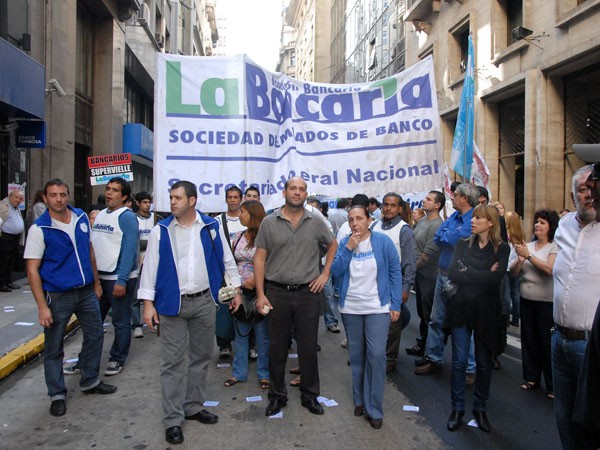 Bancarios lograron un bono de $5.500 y negociarán salarios en enero | Política