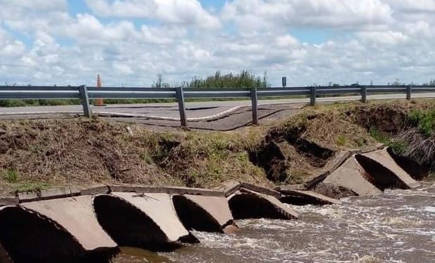 Se desmoronó un puente del principal corredor de camiones con granos que une Rosario con Bahía Blanca | Actualidad