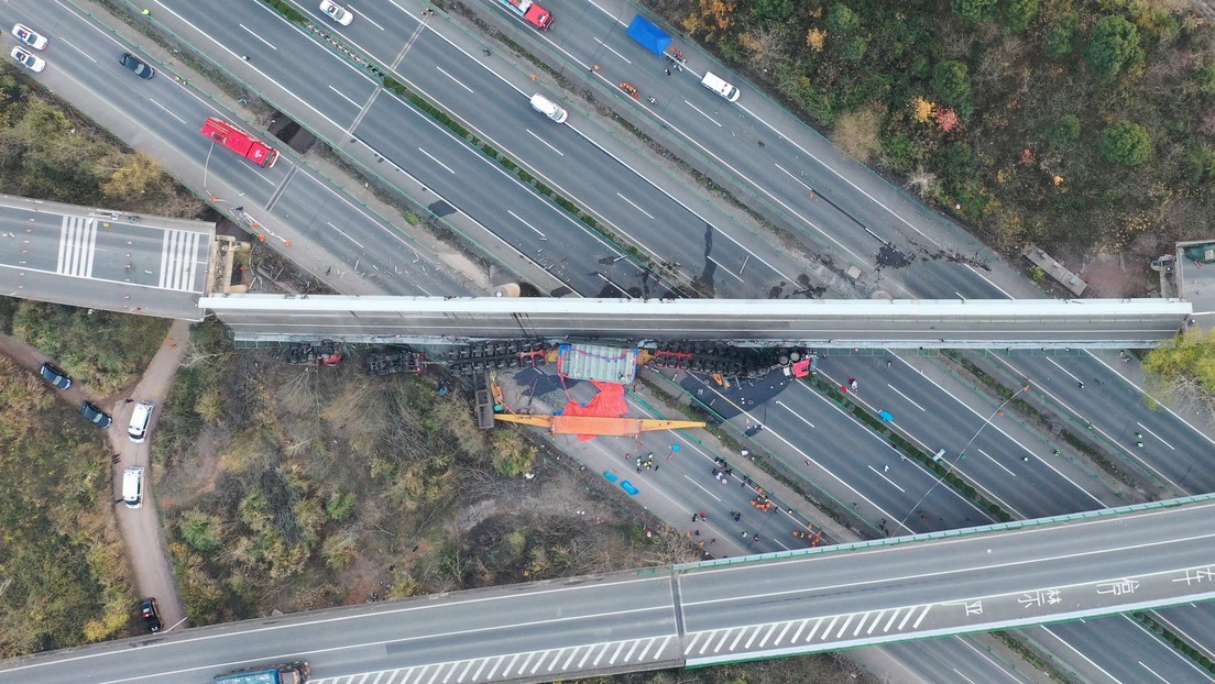 Imágenes impactante: se desmoronó un viaducto sobre una autopista en China | Internacionales
