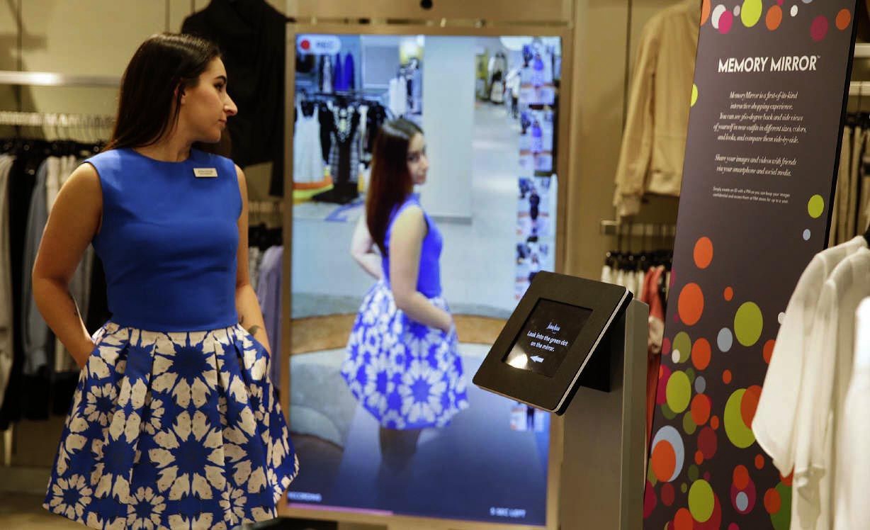 Los espejos “inteligentes” que permiten comprar ropa sin probársela | Tecno