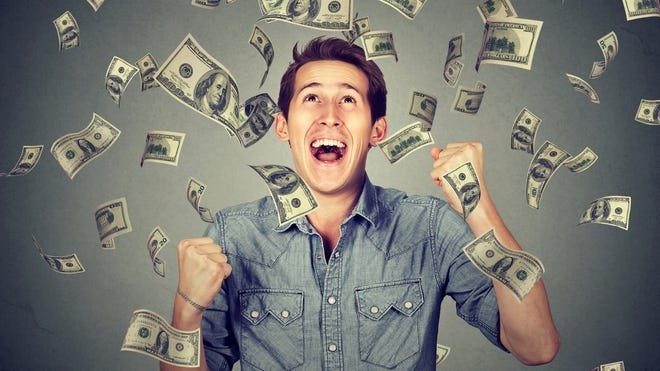 Descubrió que su novio la abandonó cuando ganó millones en la lotería: ahora le reclama la mitad | Internacionales