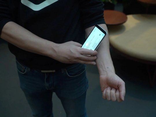 El pasaporte sanitario con chip bajo la piel, la propuesta de una empresa | Internacionales