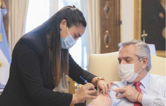 El Gobierno debate la obligatoriedad de la vacuna contra el coronavirus | Política