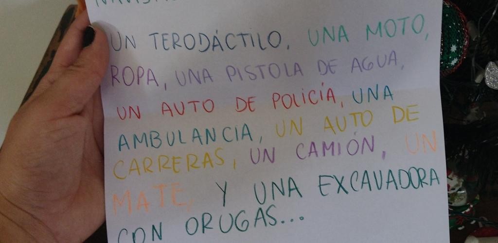 Un terodáctilo, un Quilmes campeón y un beso al abuelo: las cartas navideñas de este 2021 | Redes