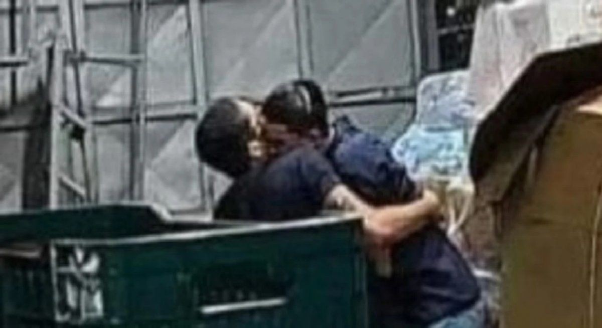 Fue a visitar a su marido al trabajo, lo encontró abrazado a un compañero y lo escrachó en las redes sociales | Internacionales