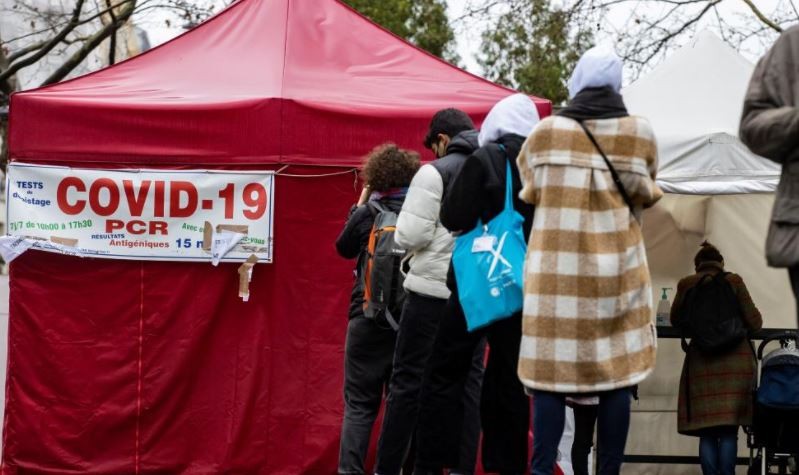 Francia también acorta el aislamiento para infectados y contactos estrechos si están vacunados | Internacionales