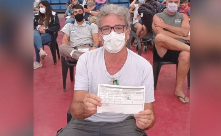 Copani se vacunó con Pfizer y en redes sociales le recordaron su canción contra esa marca | Espectáculos