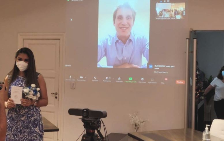 Boda a distancia: un jugador de básquet se casó por Zoom para que su esposa pueda viajar a Japón | Deportes