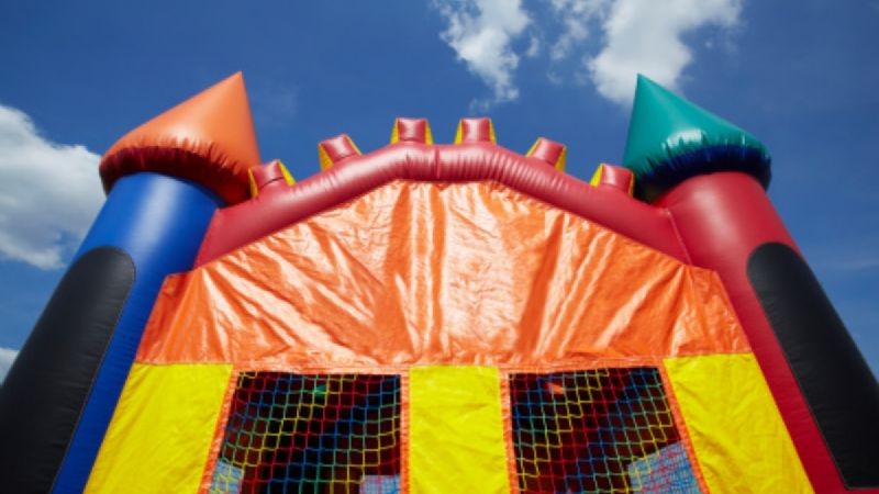 Murió una segunda nena tras el accidente en un castillo inflable: siete chicos heridos | Internacionales