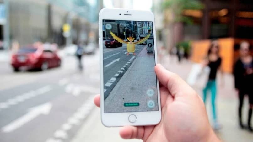 Despidieron a dos policías por ignorar un robo cuando cazaban pokemones | Internacionales