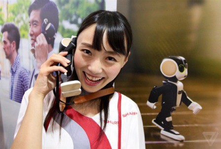 Presentan un robot que reconoce personas y es teléfono inteligente | Tecno