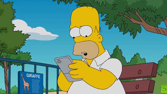 También Homero Simpson descubrió el PokemonGo | Tecno