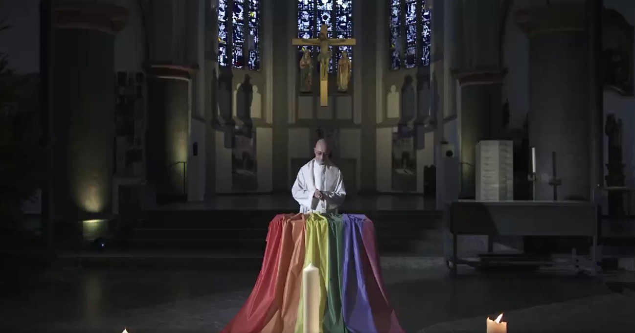 "No quiero esconderme más": católicos alemanes homosexuales "salen del armario" y protestan contra discriminación | Internacionales