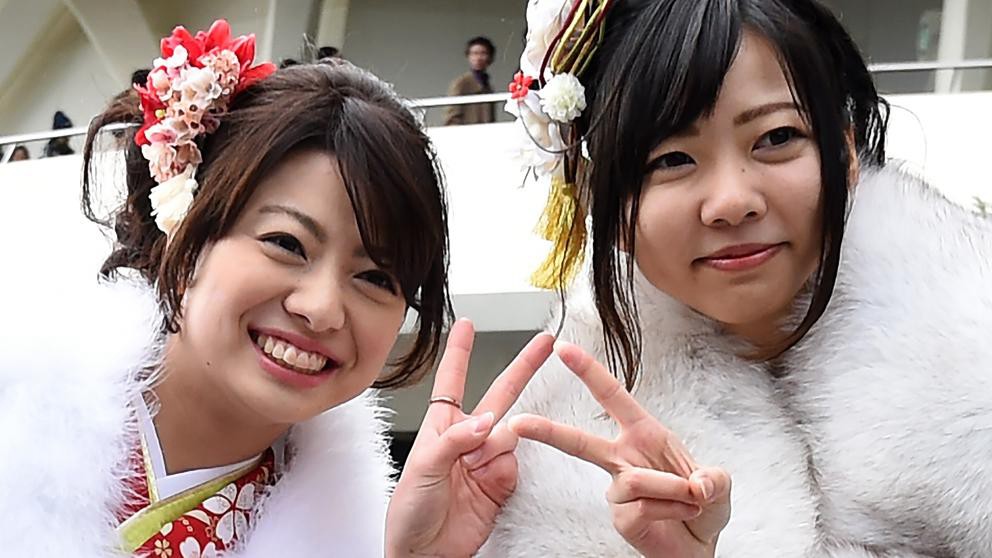 Alertan sobre el peligro de sacarse una selfie haciendo el símbolo de la victoria | Tecno