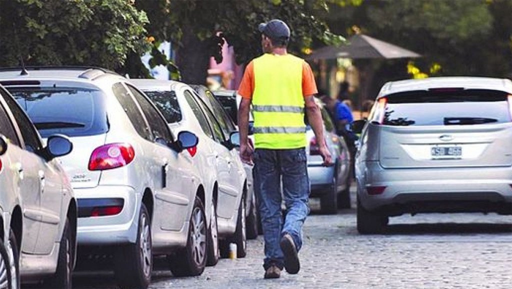 Avanza proyecto para "ordenar" la actividad de cuidacoches en la provincia de Buenos Aires | Política