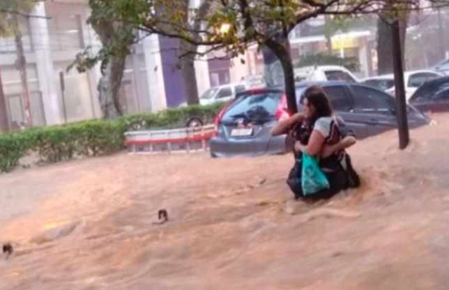 Al menos 34 muertos por derrumbes e inundaciones tras fuertes lluvias en Petrópolis, Río de Janeiro | Internacionales