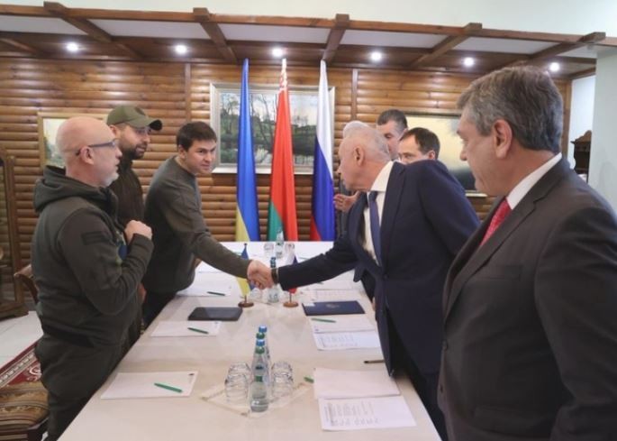 Ucrania y Rusia acuerdan la creación de corredores humanitarios | Internacionales