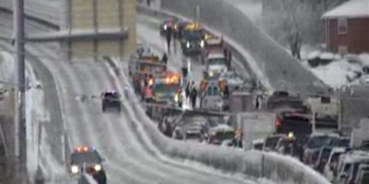 Choque en cadena involucró a 73 autos en Pensilvania | Internacionales