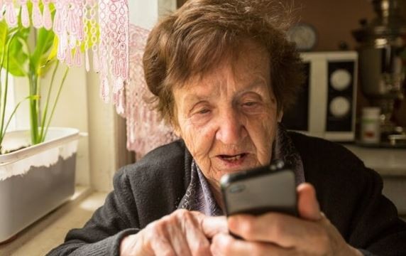 Usar el celular: Capacitación gratuita para adultos mayores de la Ciudad | Actualidad