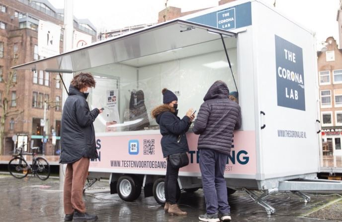 La subvariante BA2 de Ómicron se sigue propagando mientras Europa elimina restricciones | Internacionales