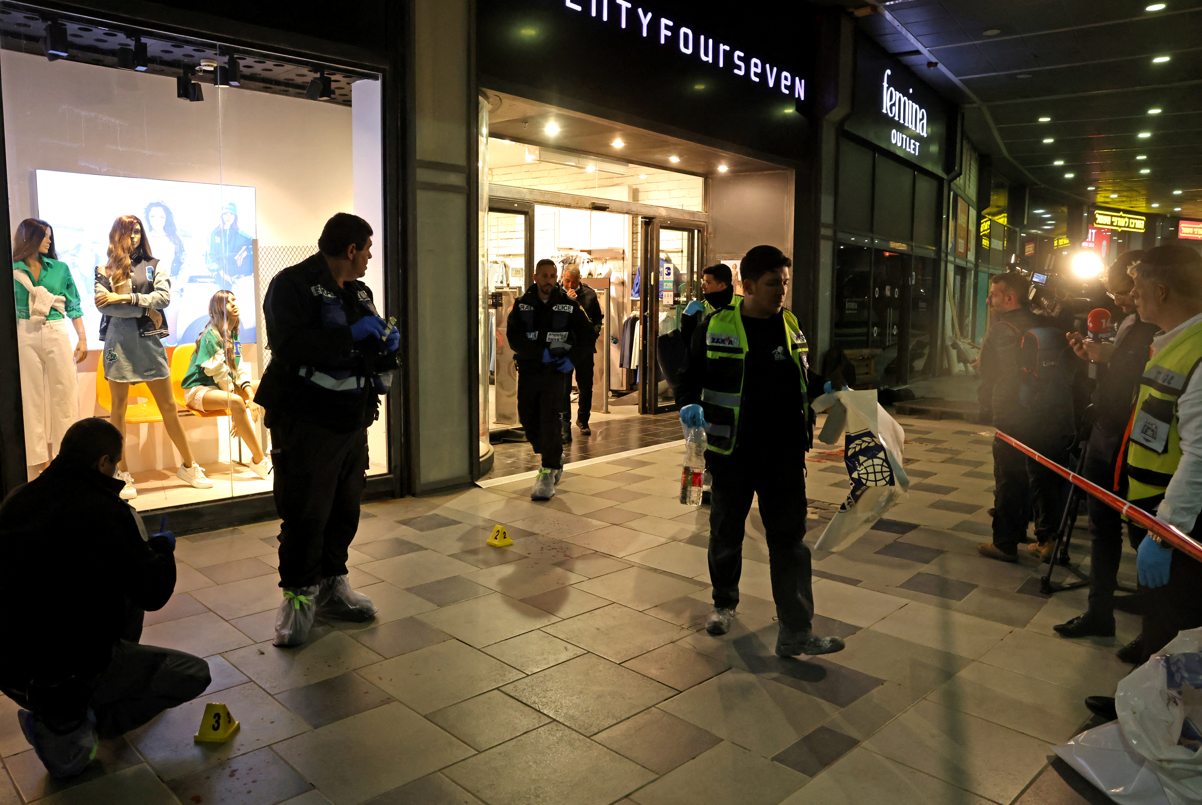 Pánico en Israel: un muerto y varios heridos tras un ataque con cuchillo en plena calle | Internacionales