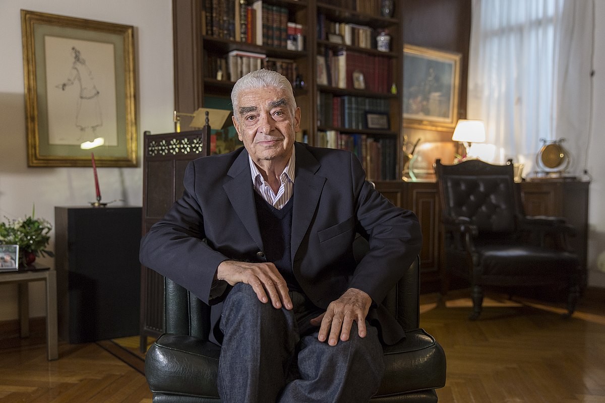 Hipólito Solari Yrigoyen fue homenajeado con la Mención de Honor "Juan B. Alberdi" | Política