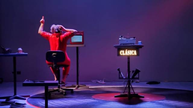 "Decile que soy francesa":  una biopic teatral desde la mirada CODA | Espectáculos