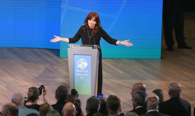 Cristina Kirchner: "Que te pongan una banda y te den el bastón no significa que te den el poder" | Política