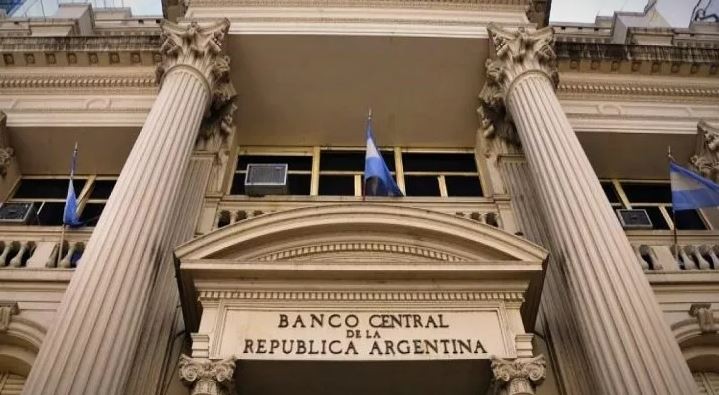 Tras la inflación de marzo, el Banco Central volvió a subir la tasa de interés para los plazos fijos al 46% anual | Economía