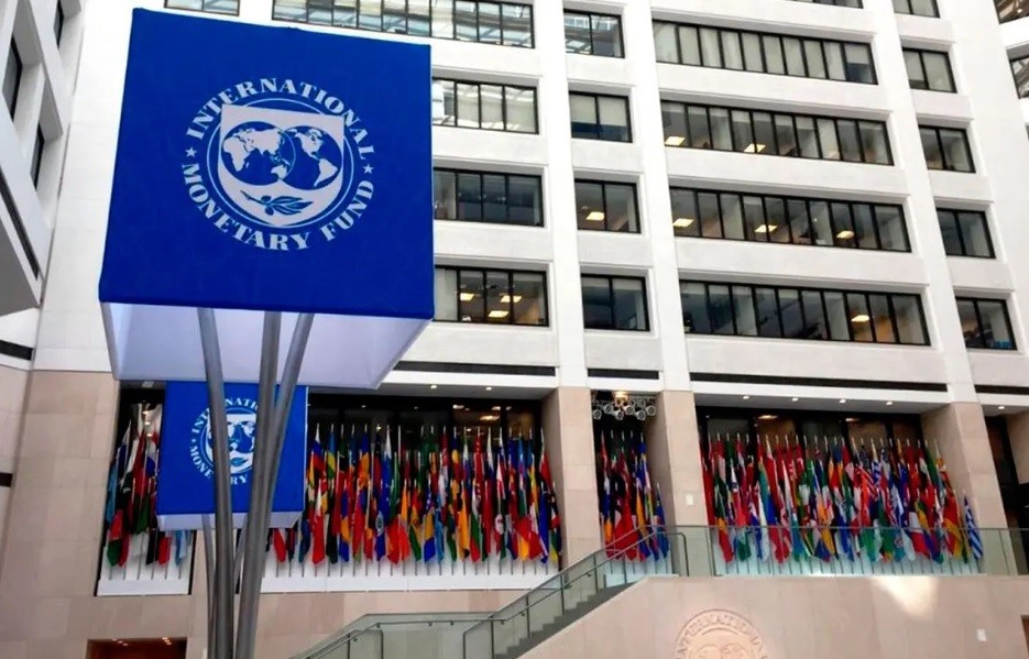 El FMI mejoró la proyección de crecimiento de Argentina, con una inflación de 48% | Economía