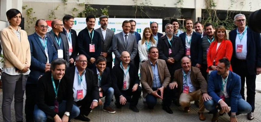 Radicales plantean que "la pelea es contra el peronismo y los antisistema" | Política