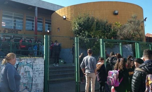 Mar del Plata: tiraron gas pimienta en un colegio y tres alumnos debieron ser hospitalizados | Actualidad