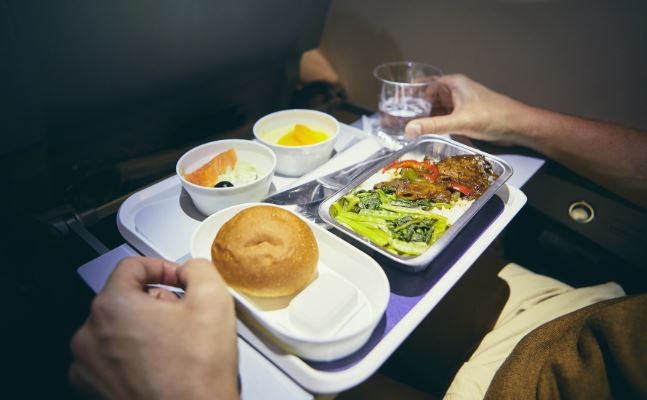 Brasil vuelve a permitir servicio de alimentación en vuelos comerciales | Internacionales