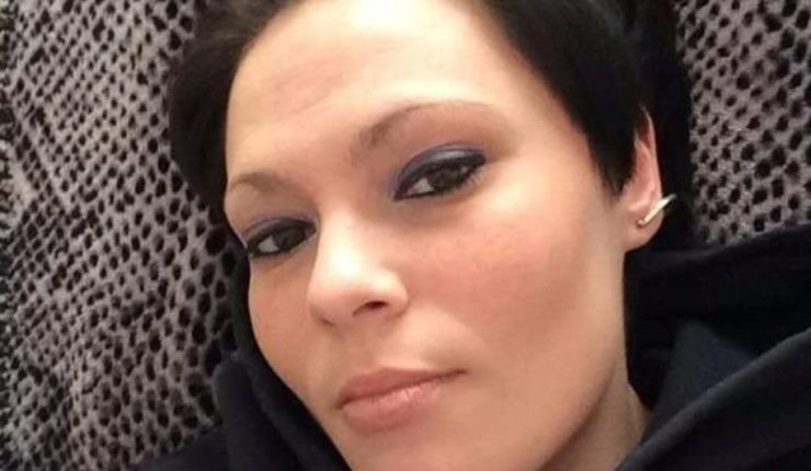 Mujer perdió su mandíbula y ahora luce 40 años mayor: todo comenzó con la extracción de un diente | Internacionales