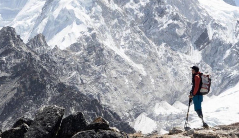 Primer montañista sin piernas en hacer cumbre en el Everest | Internacionales