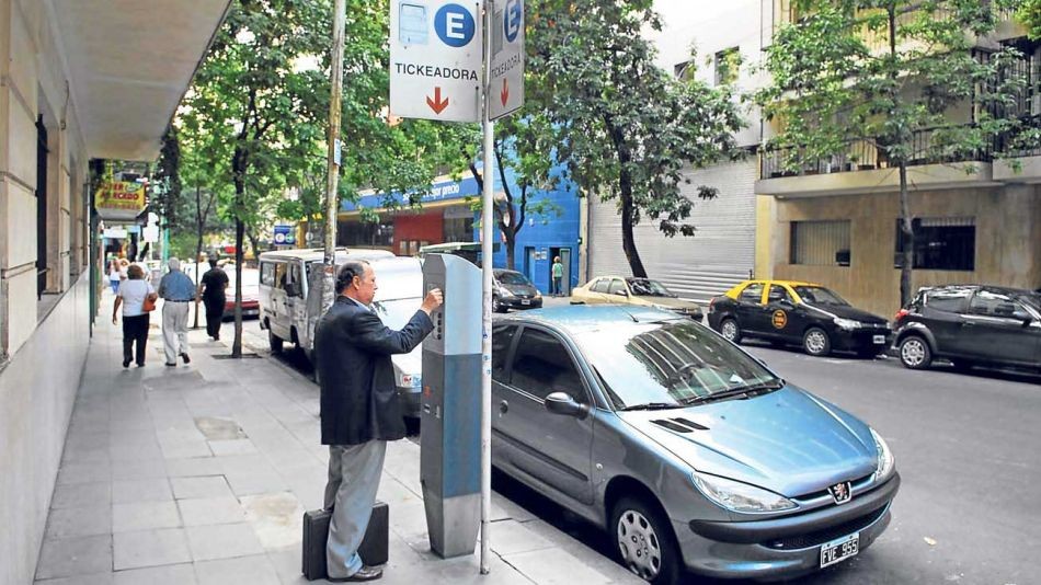 Piden la derogación de la ley porteña que subió a 130 mil los espacios tarifados para estacionar | Actualidad
