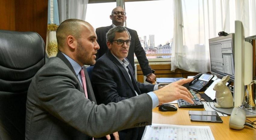 El Gobierno refinanció $248.078 millones de la deuda en pesos | Economía