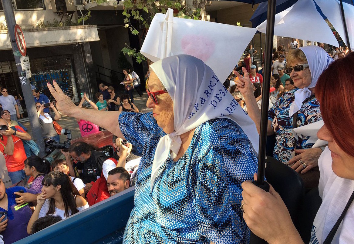 Docente dijo que le escribió carta crítica a Hebe de Bonafini porque sintió "decepción" | Política