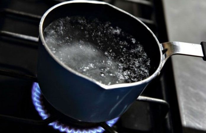 Le tiró agua hirviendo a su pareja porque soñó con otra mujer | Internacionales