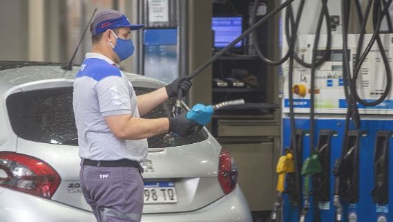 Sorpresivo aumento de la nafta en algunas ciudades del interior | Economía