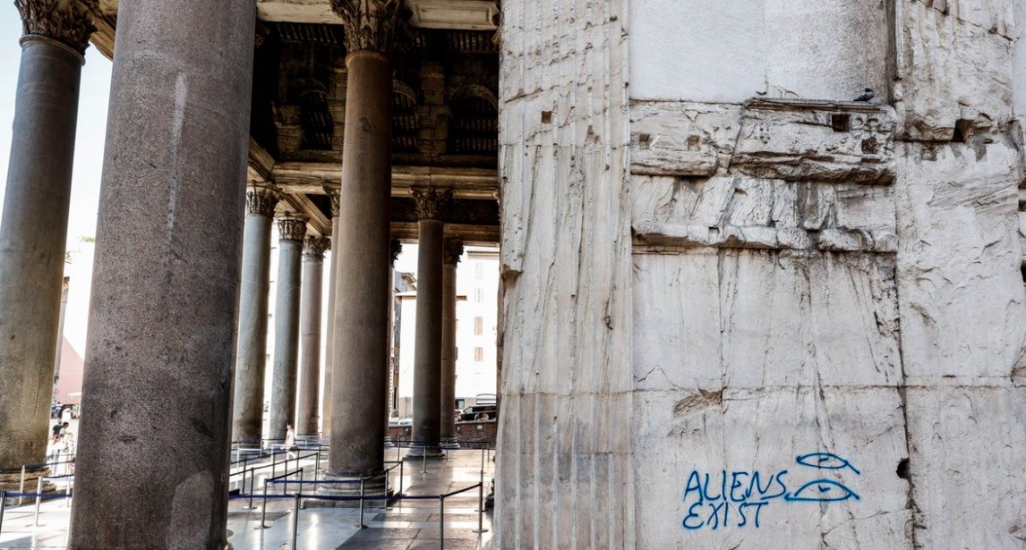 Pintaron un grafiti en el Panteón: "Las cámaras estaban fuera de servicio" | Internacionales