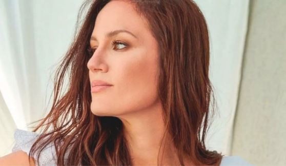 Paula Chaves rompió en llanto con el motoquero que la ayudó mientras su hija tenía convulsiones | Espectáculos