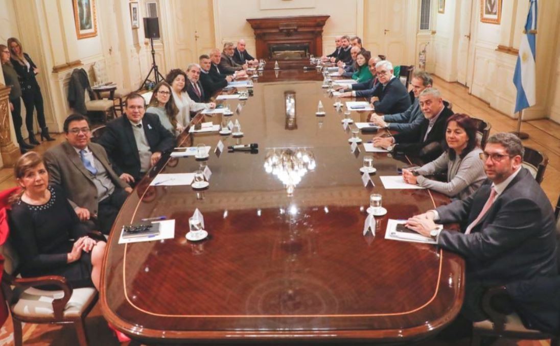 El Gobierno trabaja en un dólar diferenciado para turistas | Economía