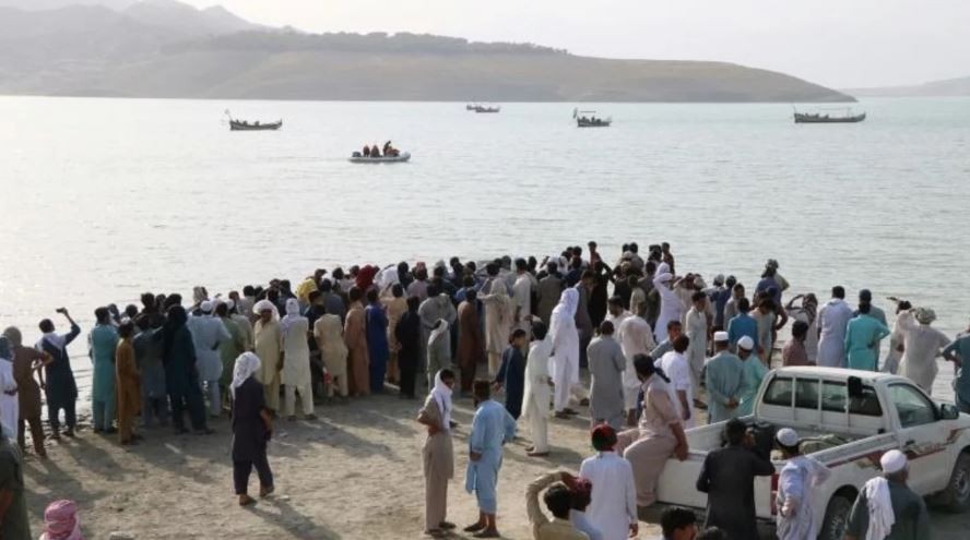 Festejaban una boda y el barco naufragó: más de 20 muertos y decenas de desaparecidos en Pakistán | Internacionales