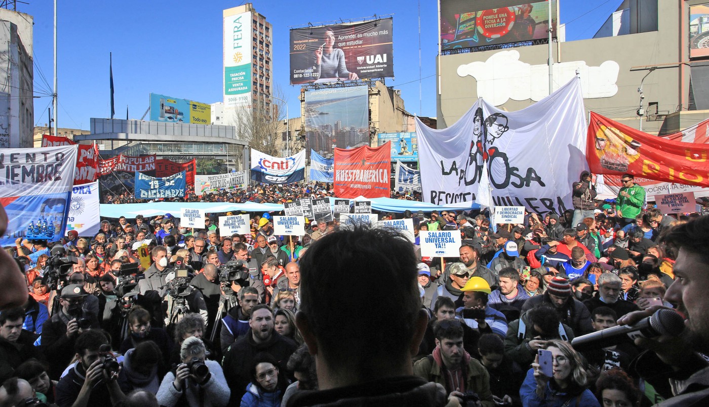 Organizaciones sociales se movilizan en reclamo de un salario básico universal | Política