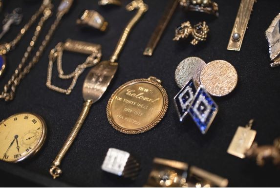 Las joyas de Elvis se subastan con el apoyo de Priscilla Presley | Espectáculos