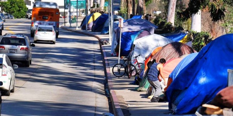 Los Ángeles: prohíben que los "sin techo" acampen a menos de dos cuadras de escuelas | Internacionales